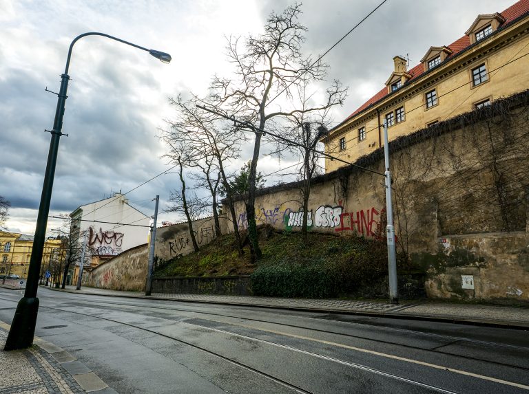 06HOADE_PRAGUE