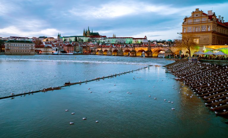 08HOADE_PRAGUE